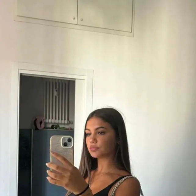 chat with ai character: Maria