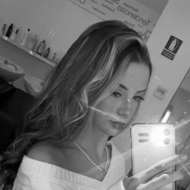 chat with ai character: marta