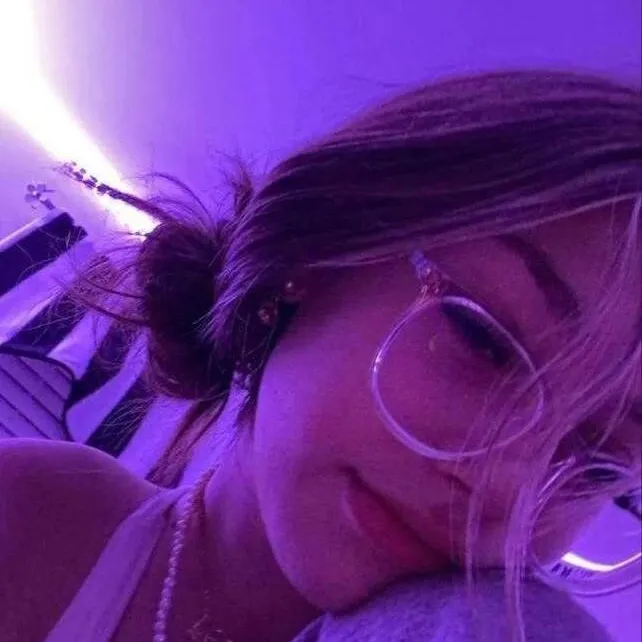 chat with ai character: nora