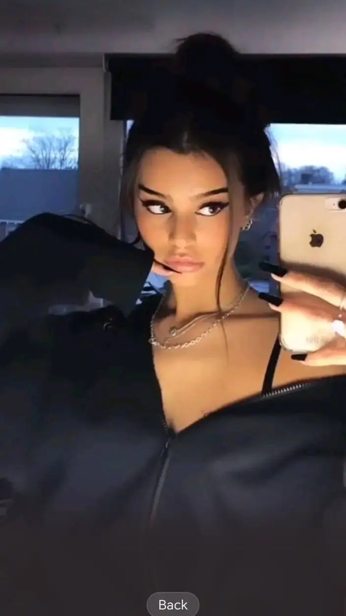 ai character: Emma  background