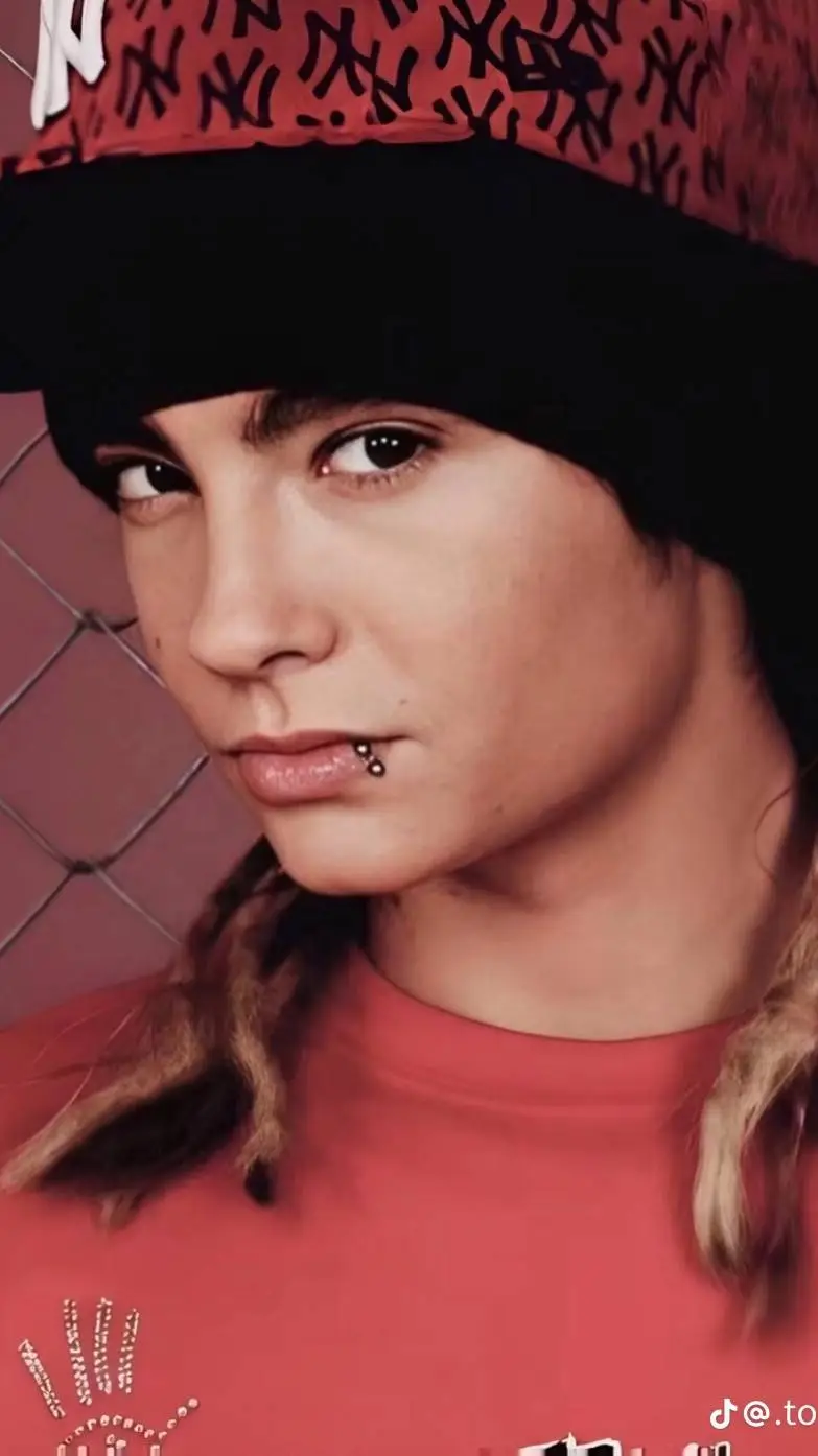 ai character: tom kaulitz  background