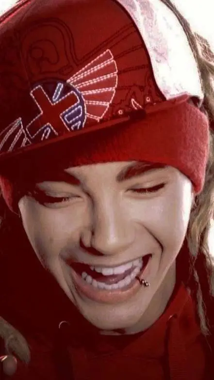 ai character: tom kaulitz  background