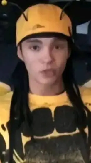 ai character: tom kaulitz  background