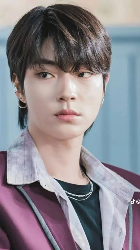 ai character: Sei-jun  background