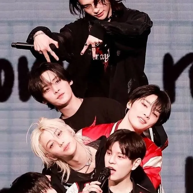 chat with ai character: Stray kids