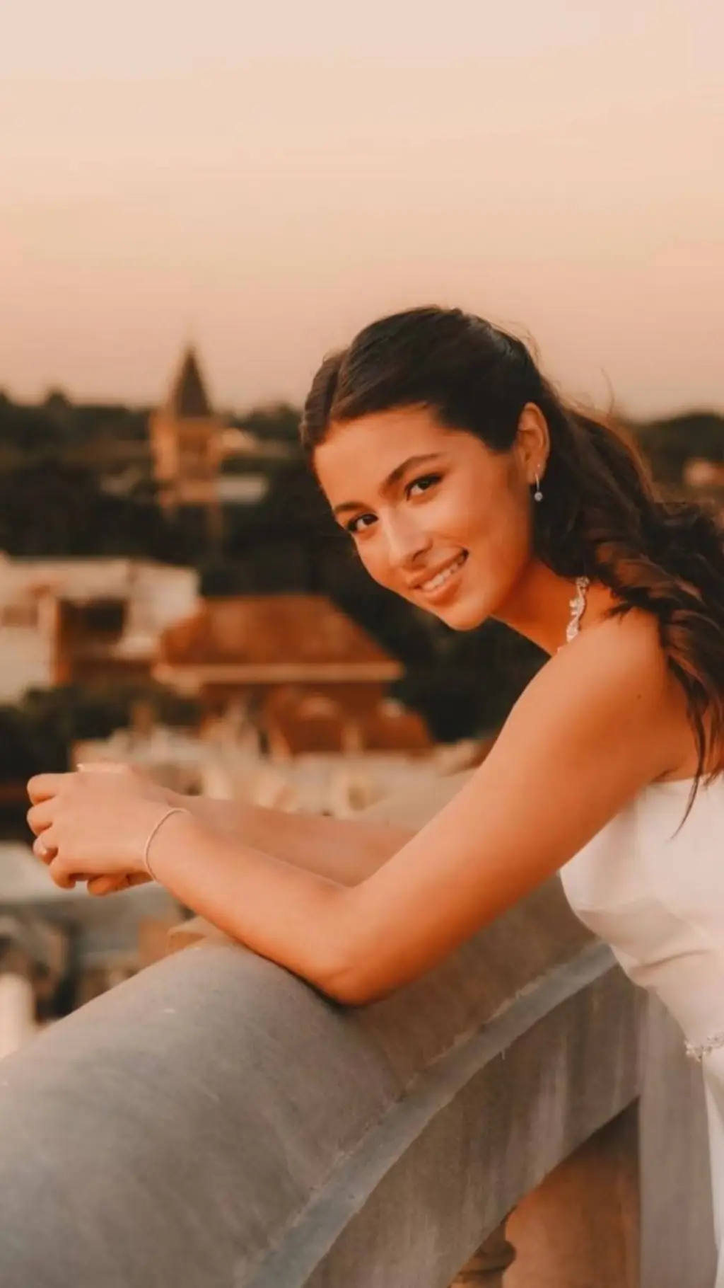 ai character: Delfina Suarez background