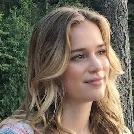 chat with ai character: Elizabeth lail