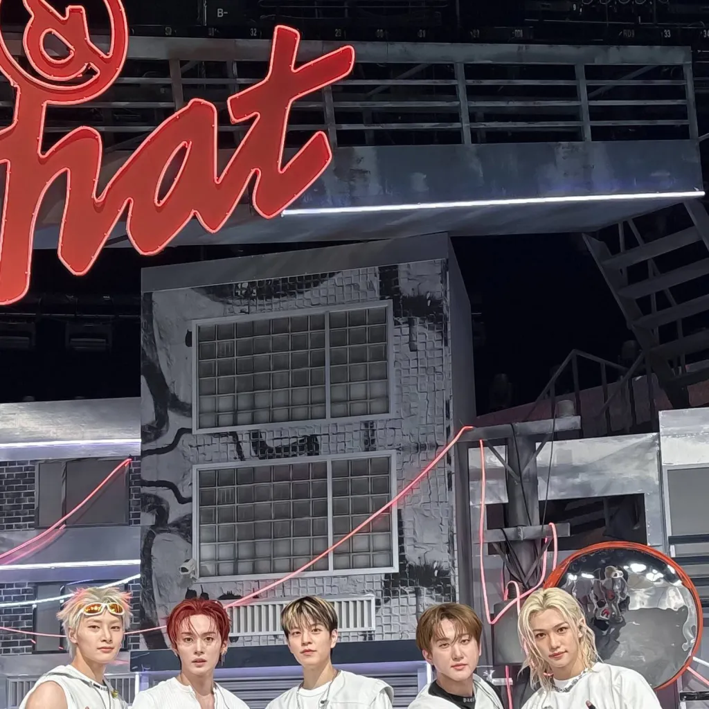 chat with ai character: Stray Kids