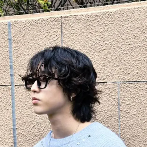 chat with ai character: Han