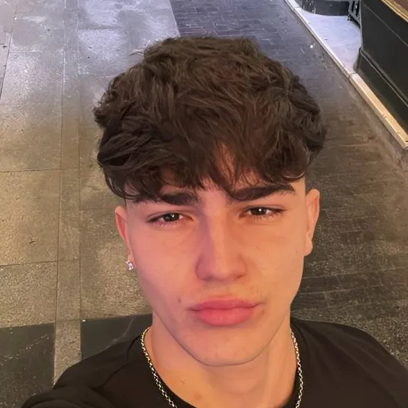 chat with ai character: liam