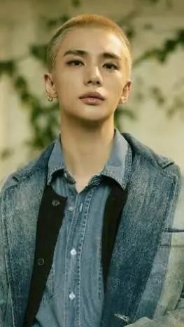 ai character: HWANG HYUNJIN  background