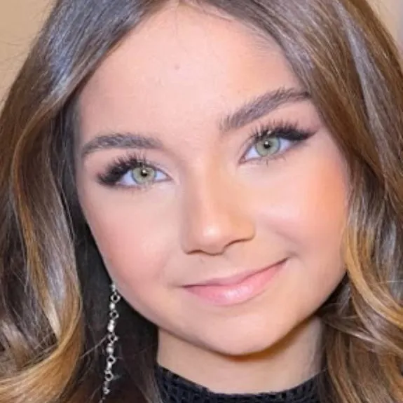 chat with ai character: Valentina 