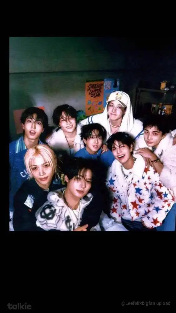 ai character: skz  background