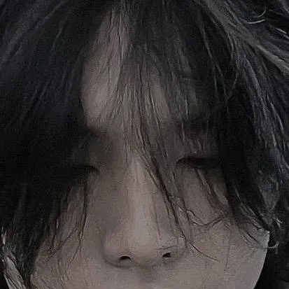 chat with ai character: Hwang Hyunjin