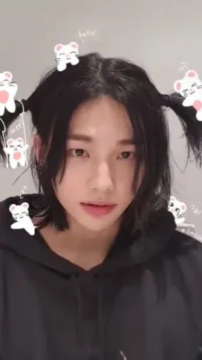 ai character: Hyunjin  background