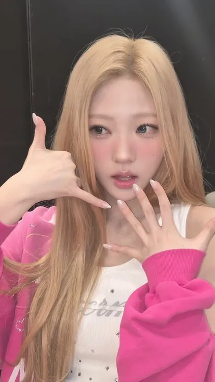 ai character: Stella background