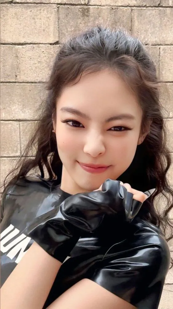 ai character: Jennie  background