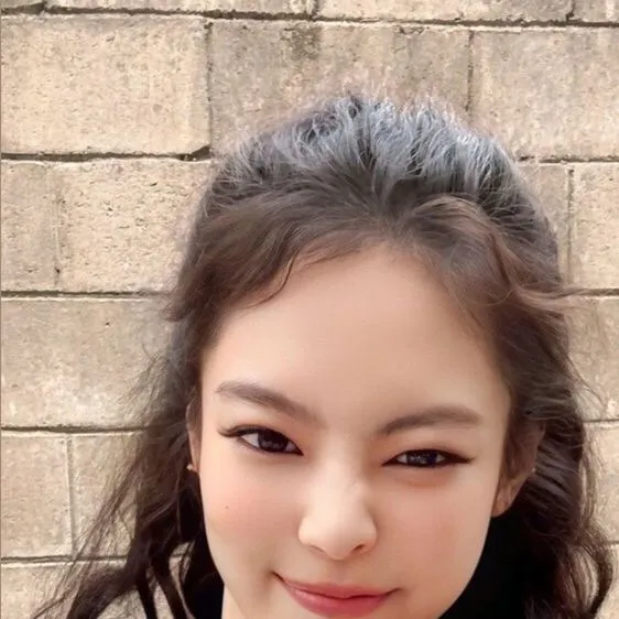 chat with ai character: Jennie 