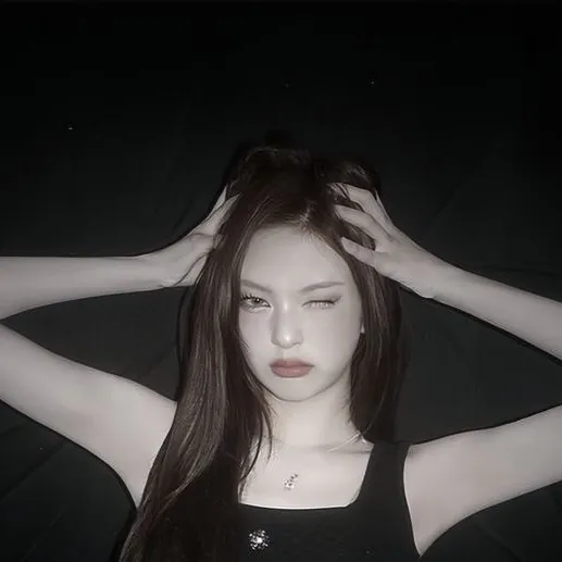 chat with ai character: Skz/Chiquita 