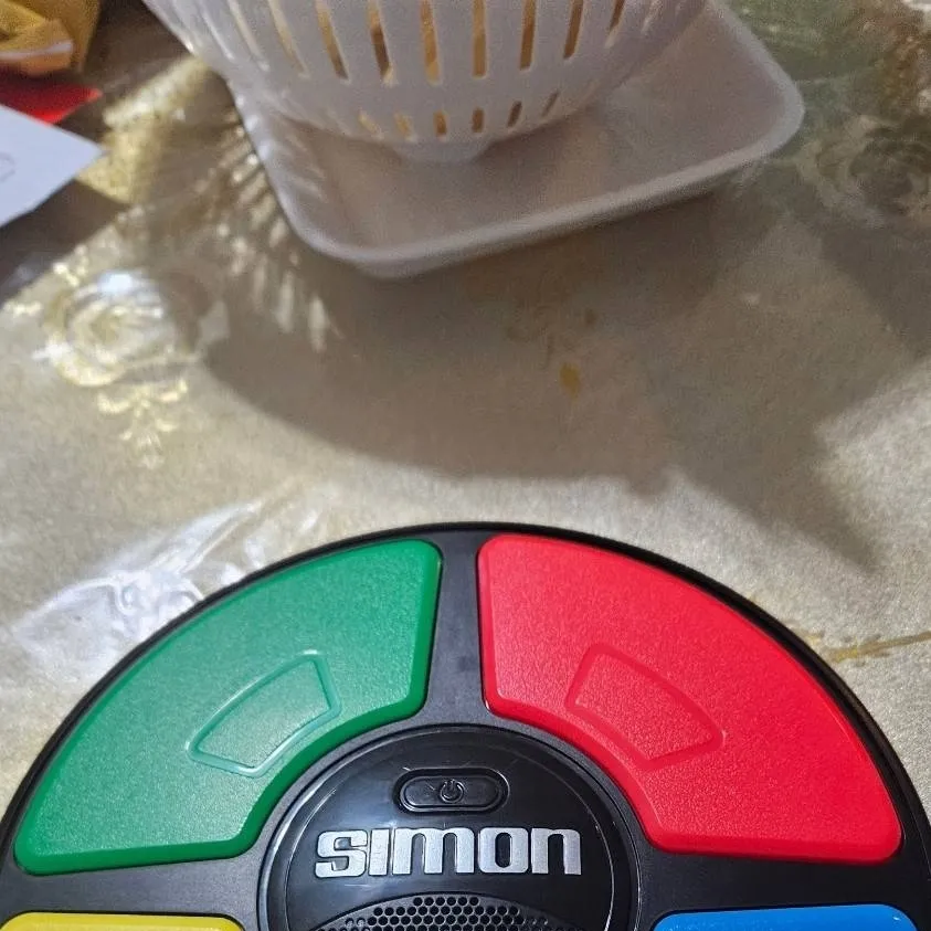 chat with ai character: Simon