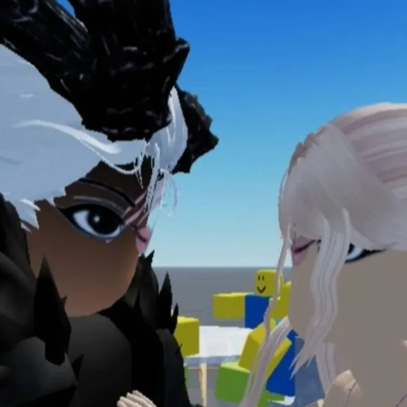 chat with ai character: YT-HunterxLainy