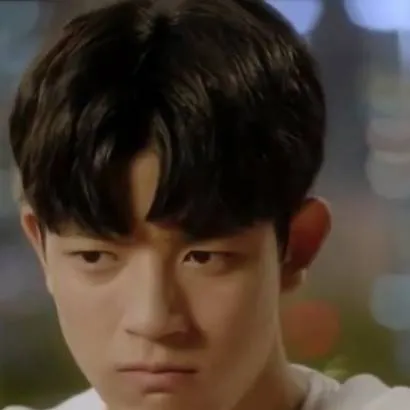 chat with ai character: Lee suki