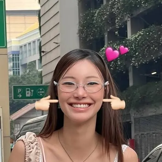 chat with ai character: Jingjing Yu