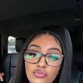 chat with ai character: Fine Shi 