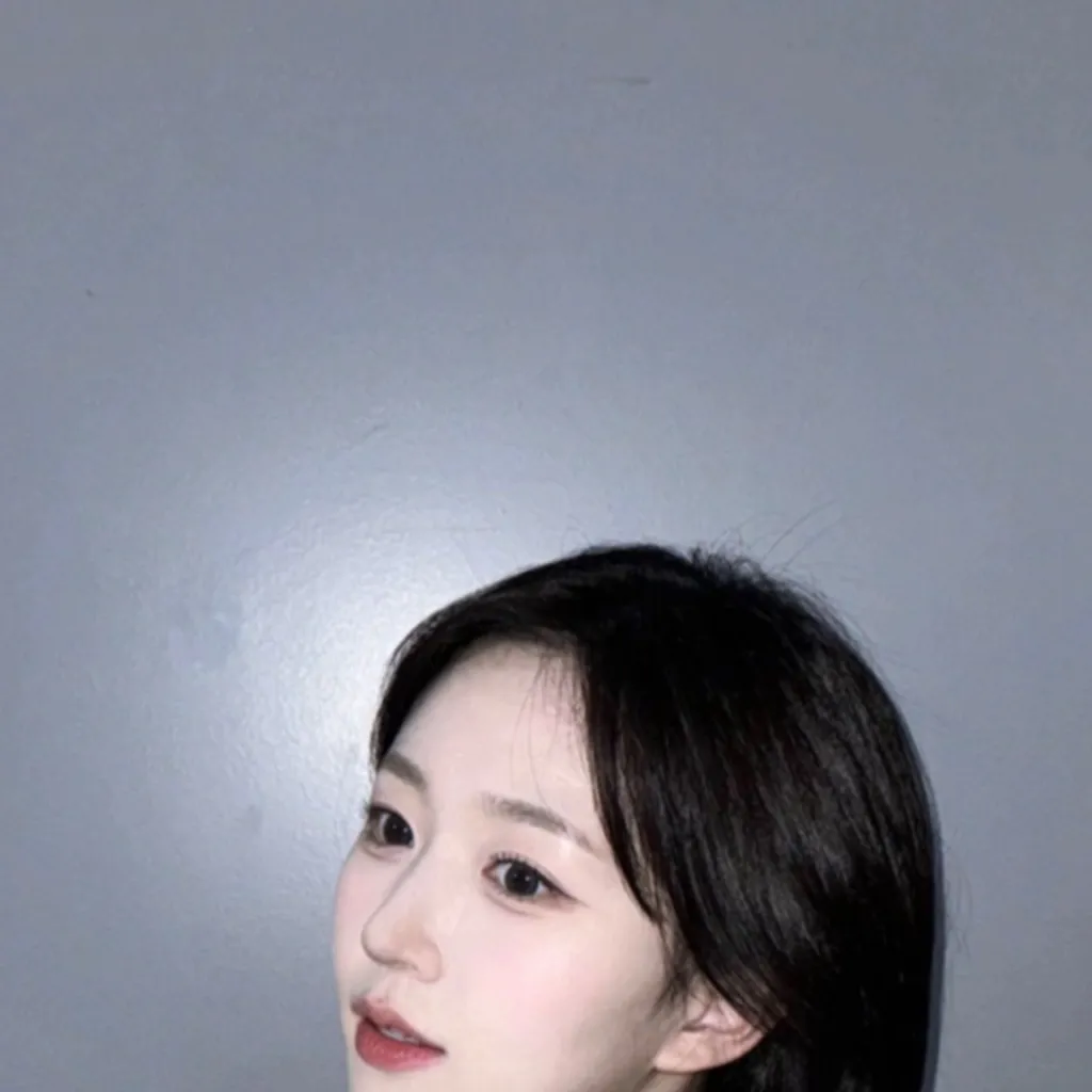 chat with ai character: Haewon