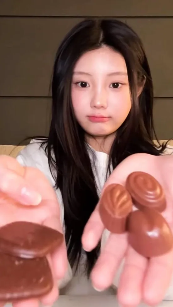 ai character: Wonhee (real fake  background