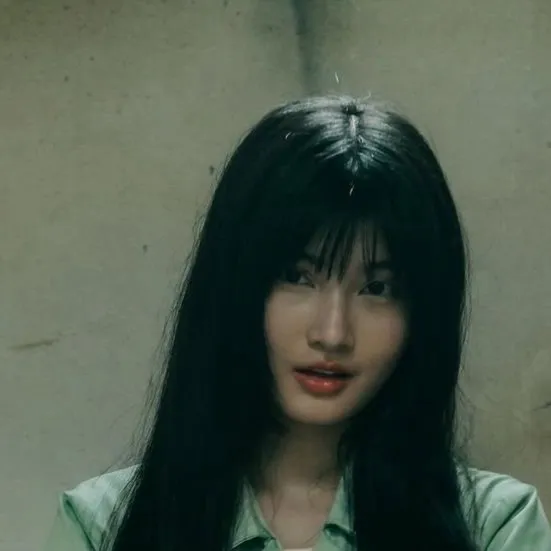 chat with ai character: Claire