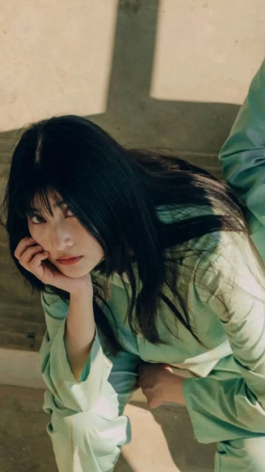 ai character: Claireeeeeeeeeeeee background