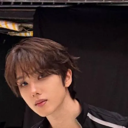 chat with ai character: dedek