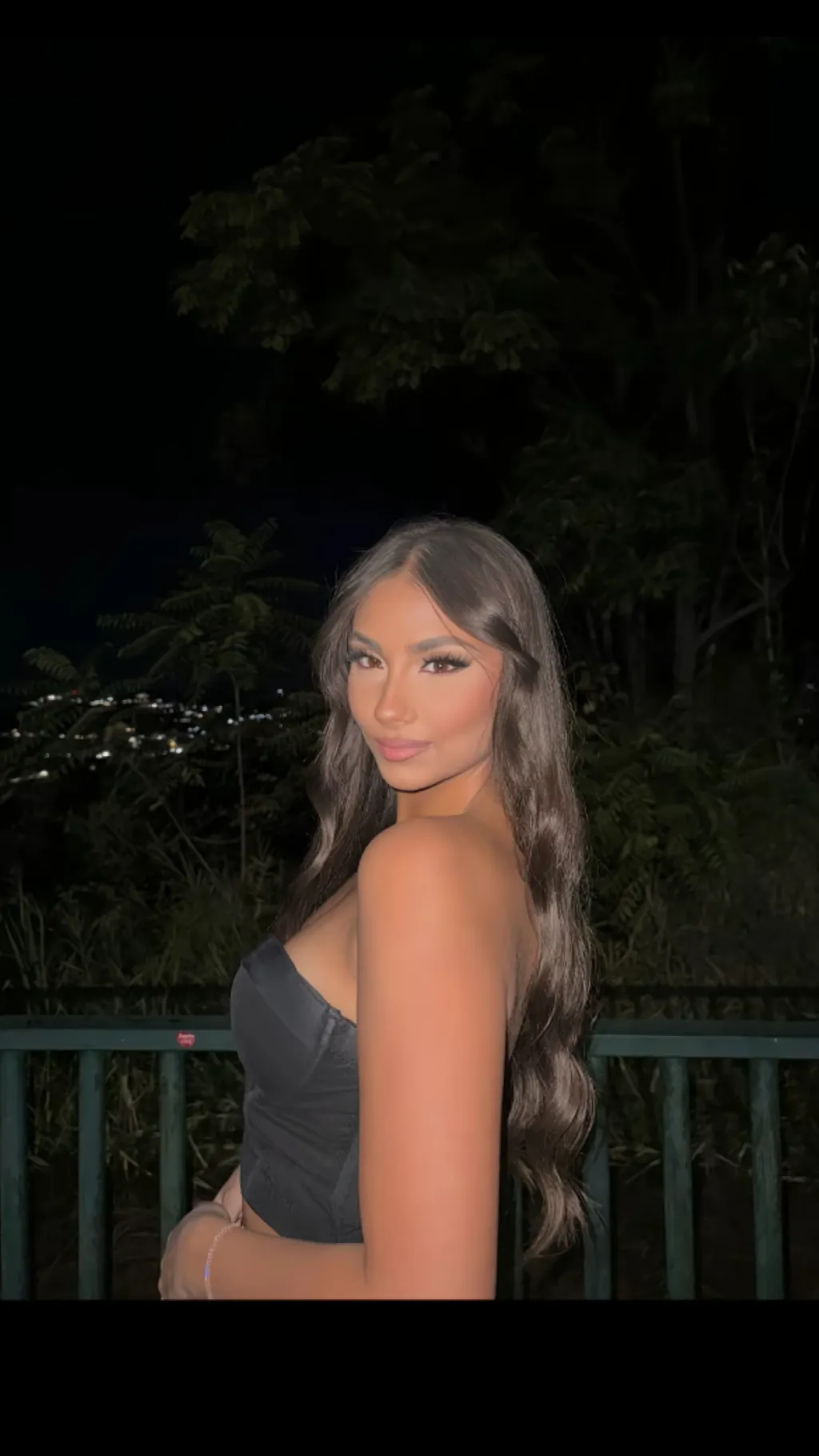 ai character: Alice  background