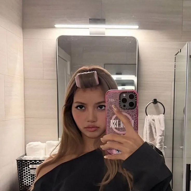 chat with ai character: •Lisa•