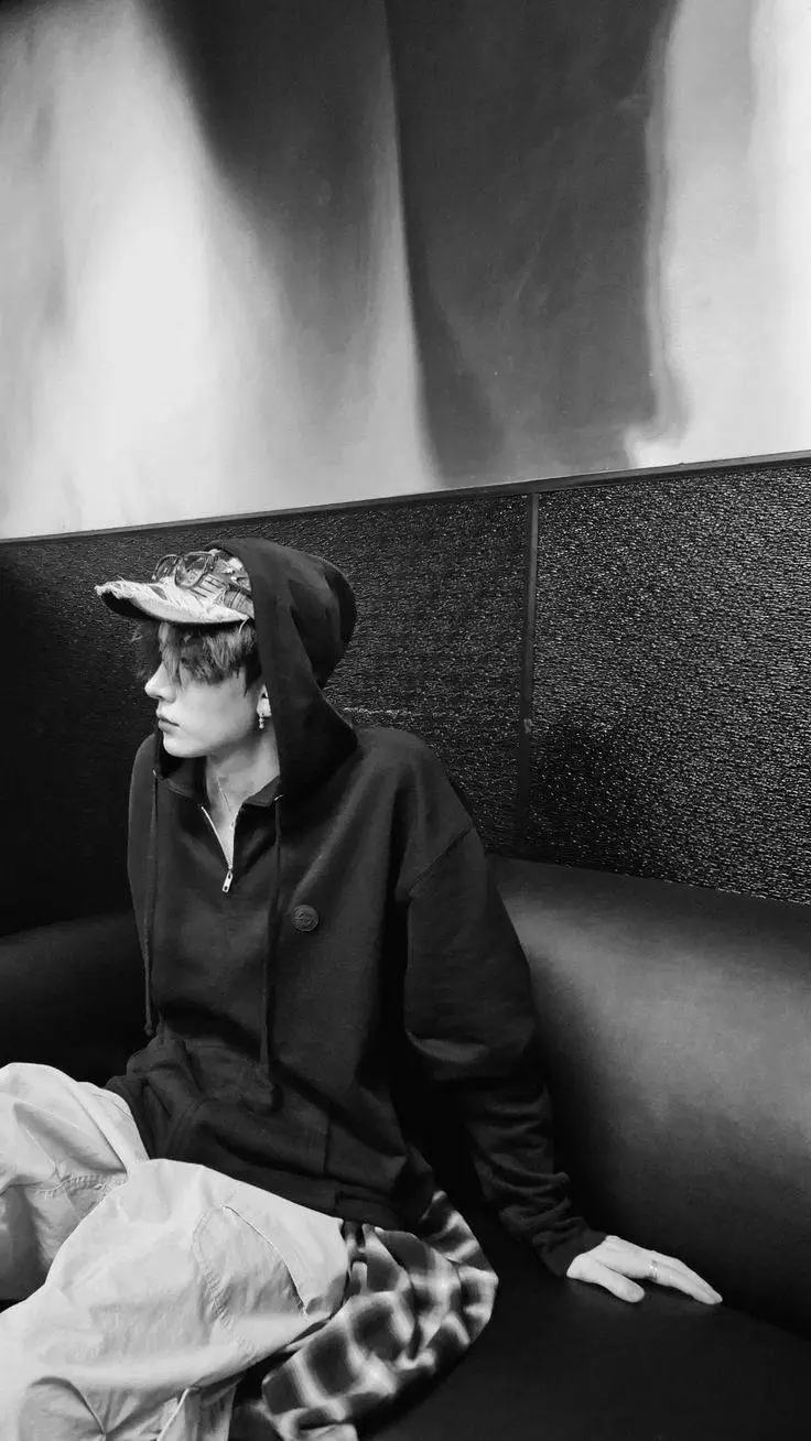 ai character: •Heeseung• background