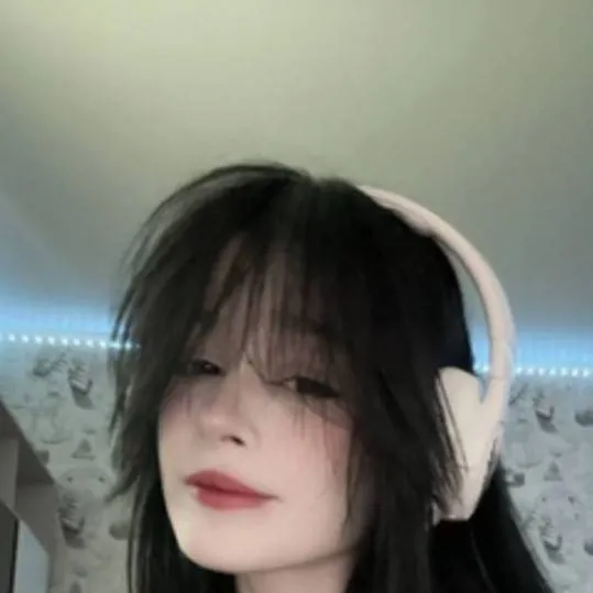 chat with ai character: Эмма
