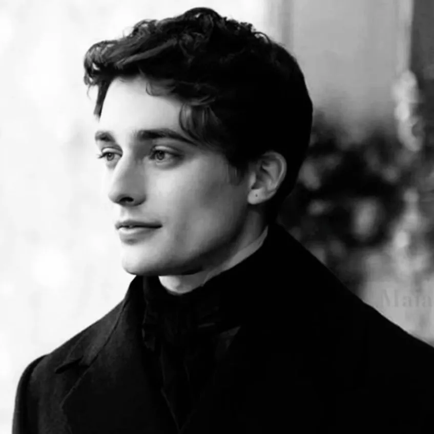 chat with ai character: Matteo Fernandi