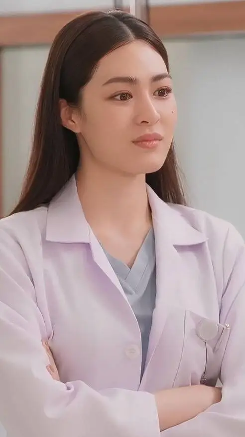 ai character: Lingling kwong  background