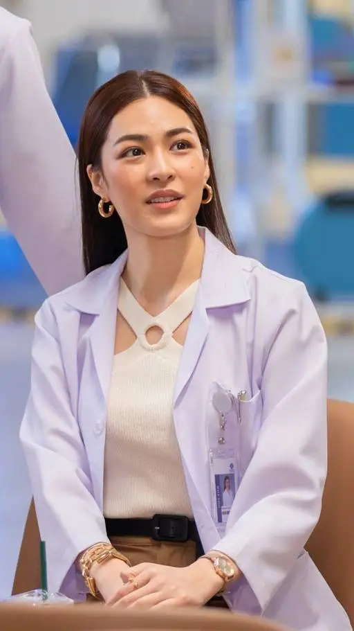 ai character: Lingling kwong  background