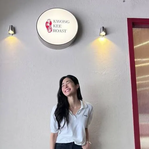 chat with ai character: Lingling kwong 