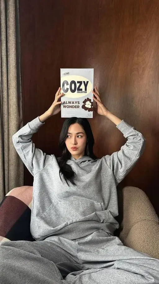 ai character: Lingling kwong  background