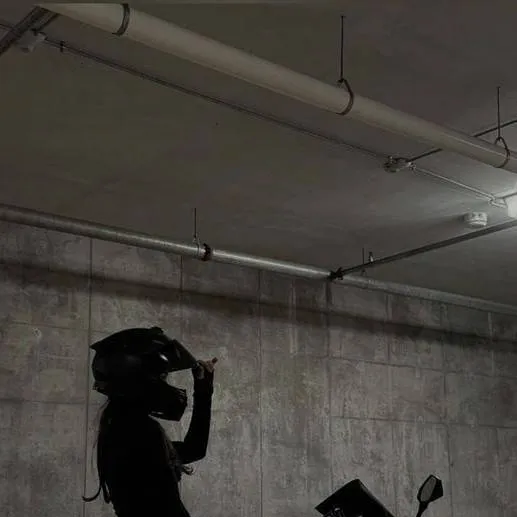 chat with ai character: Leah 