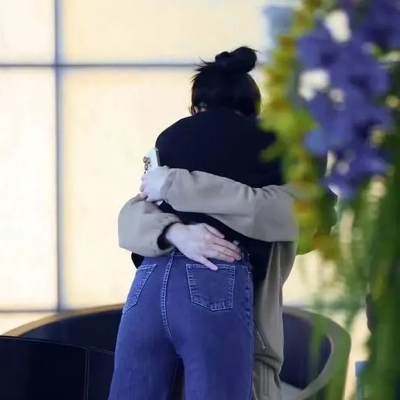 chat with ai character: lingling