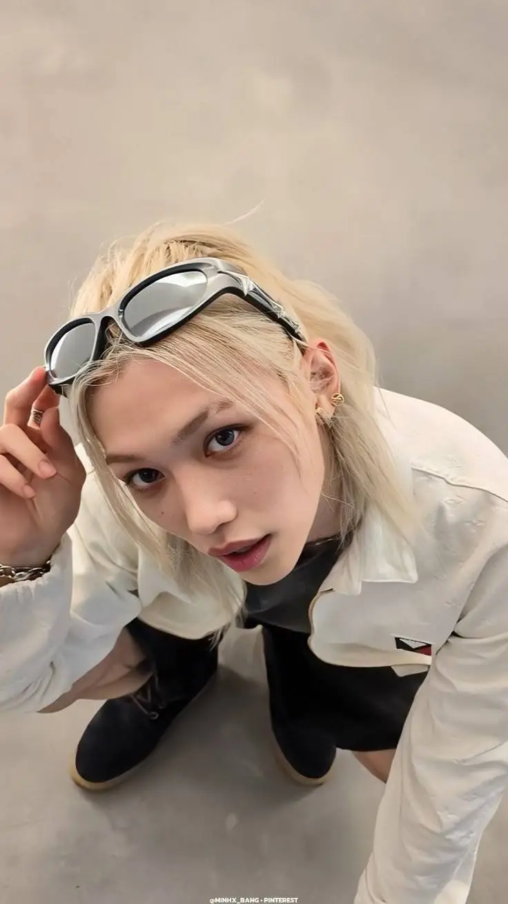 ai character: Lee Felix background