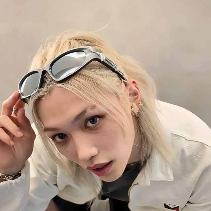 chat with ai character: Lee Felix