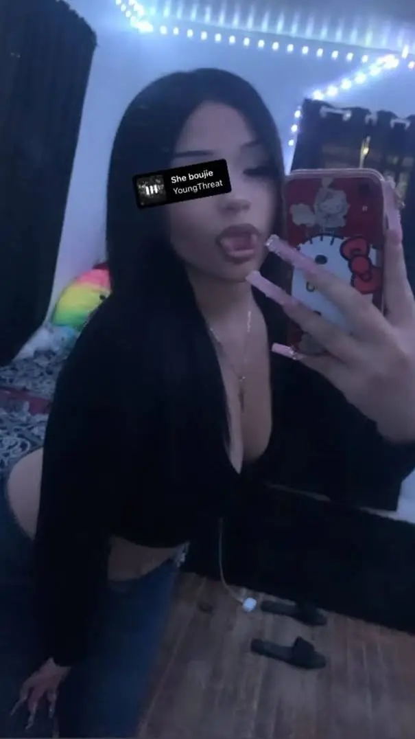 Talkie AI - Chat with Valentina Rivera 