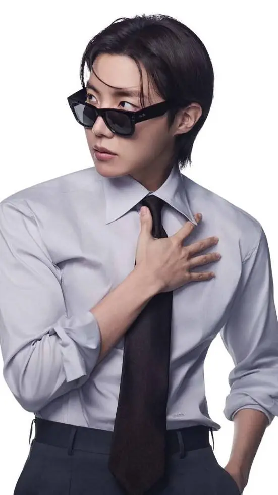 ai character: Jung Hoseok background