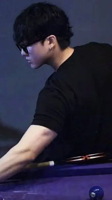 ai character: Seo changbin  background