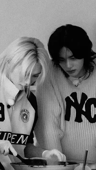 ai character: hyunlix tus papis background